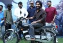 ‘இம்மார்ட்டல்’ வெற்றியை கொண்டாடிய தயாரிப்பாளர்: நாயகன் ஜிவி பிரகாஷுக்கு RX100 பைக் பரிசு!