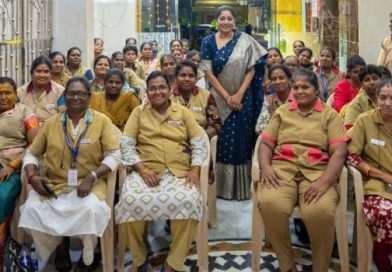 பெண் ஆட்டோ ஓட்டுநர்களுக்கு நலத்திட்ட உதவிகளை வழங்கிய நடிகை அனுமோல்! பெண் ஆட்டோ ஓட்டுநர்களுக்கு நலத்திட்ட உதவிகளை வழங்கிய நடிகை அனுமோல்!